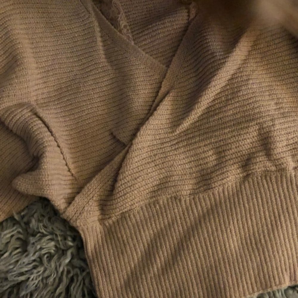 Feminine Lace detailed knit Sweater Top - Picture 6 of 6